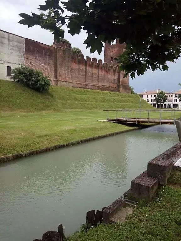 ***  Summer'S House Guest House Castelfranco Veneto Италия